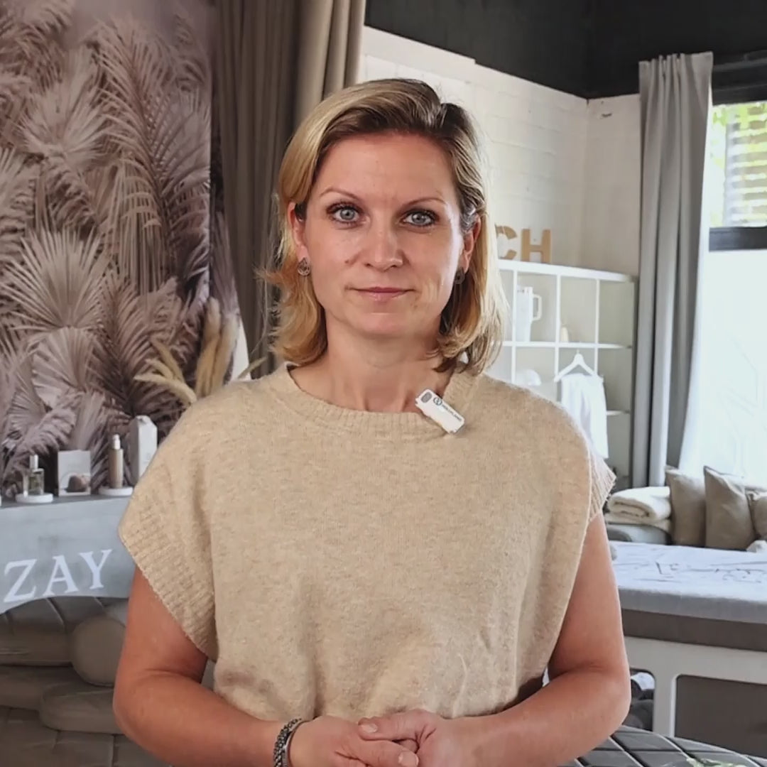 Load video: SHAZAY Gründerin Sabine Babiel erklärt das professionelle HeadSpa Gesamtkonzept für Studios, Spas und Hotels